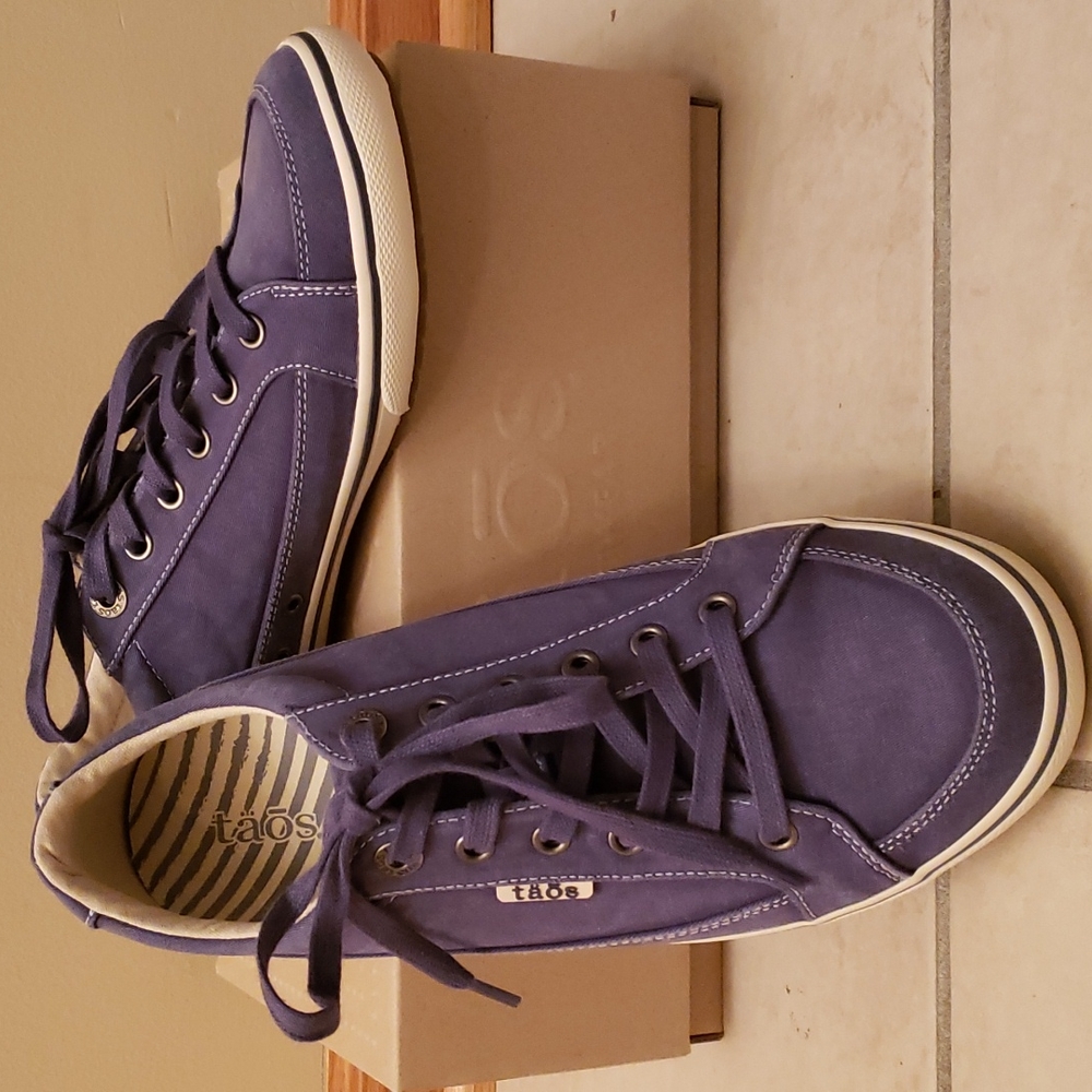Taos Moc Star Sneakers size 10 M